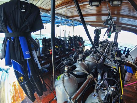 Tauchdeck der Manta Queen 8